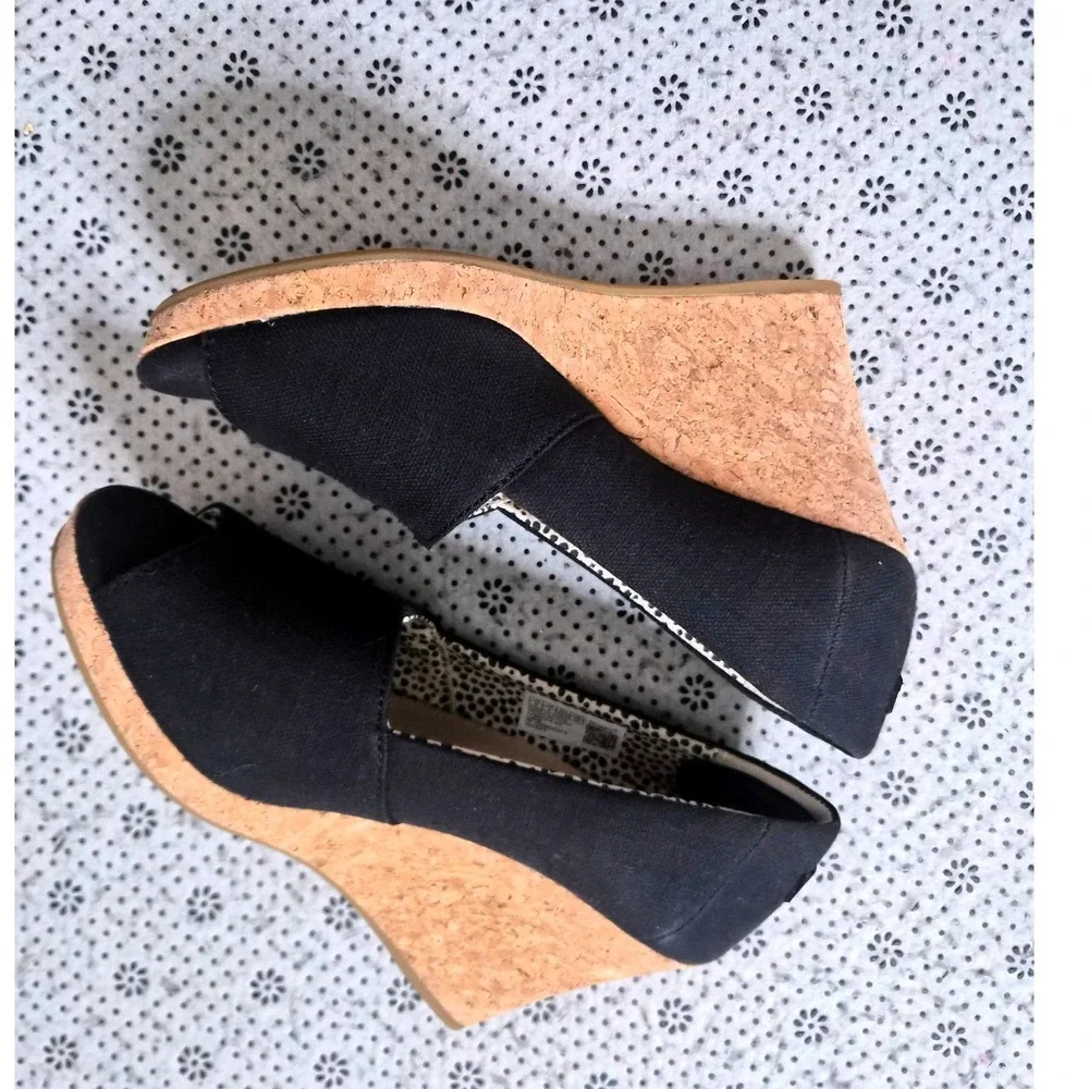 TOMS Womens Black Canvas Peep Toe Cork Wedge Sandals Siz 6